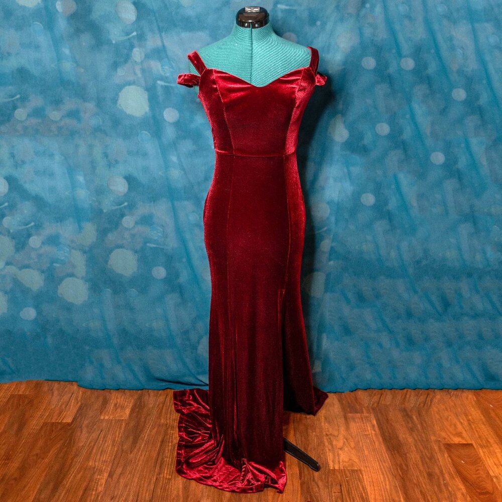 Teeze Me Wine Red Velvet Formal Evening Gown – Size 5